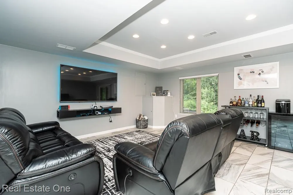 4176 Oak Arbor Court Rochester City, MI 48306