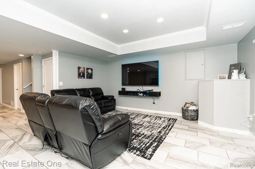 4176 Oak Arbor Court Rochester City, MI 48306