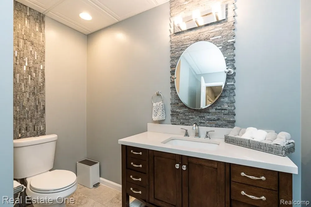 4176 Oak Arbor Court Rochester City, MI 48306
