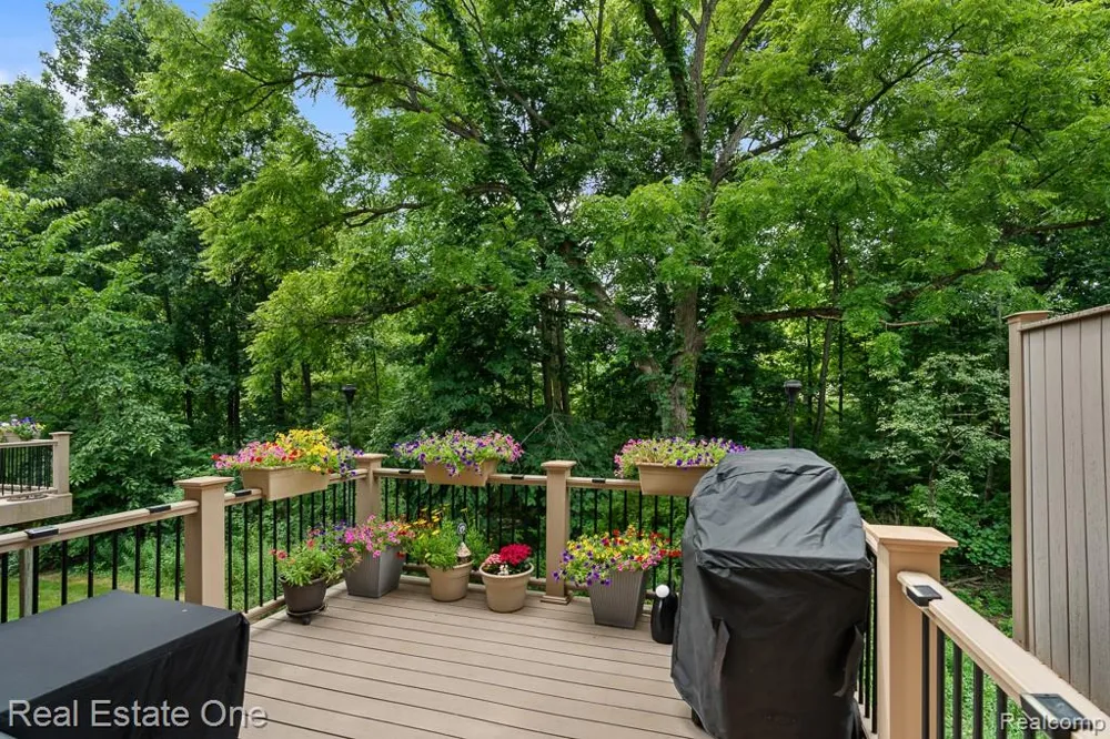 4176 Oak Arbor Court Rochester City, MI 48306
