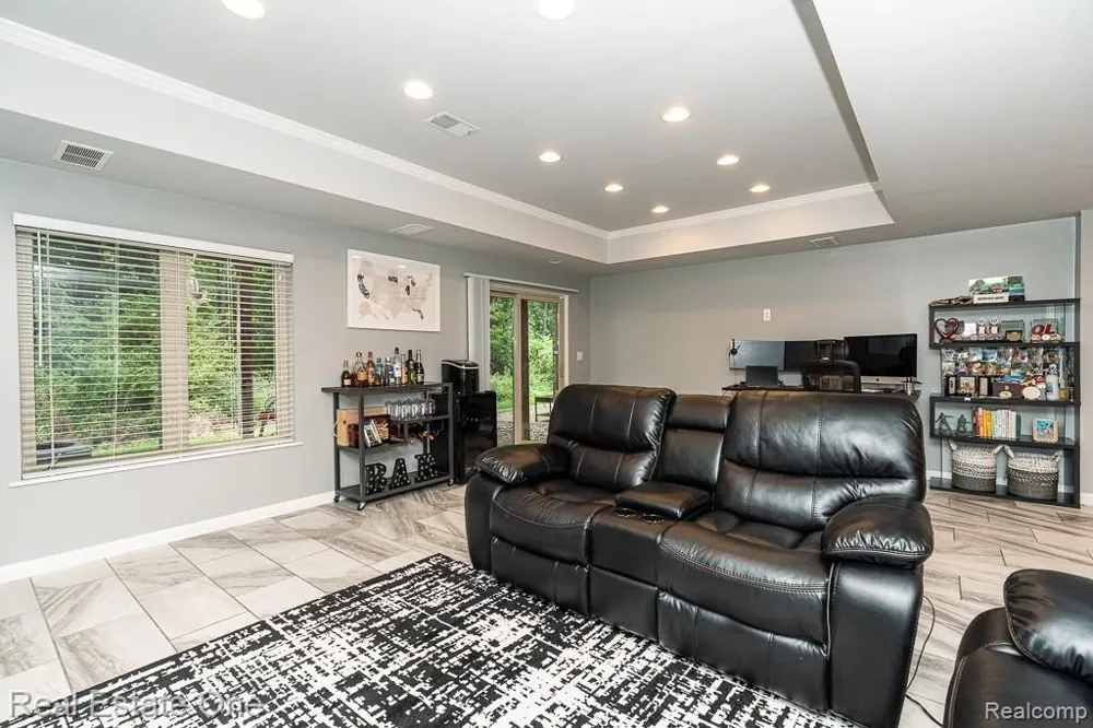 4176 Oak Arbor Court Rochester City, MI 48306