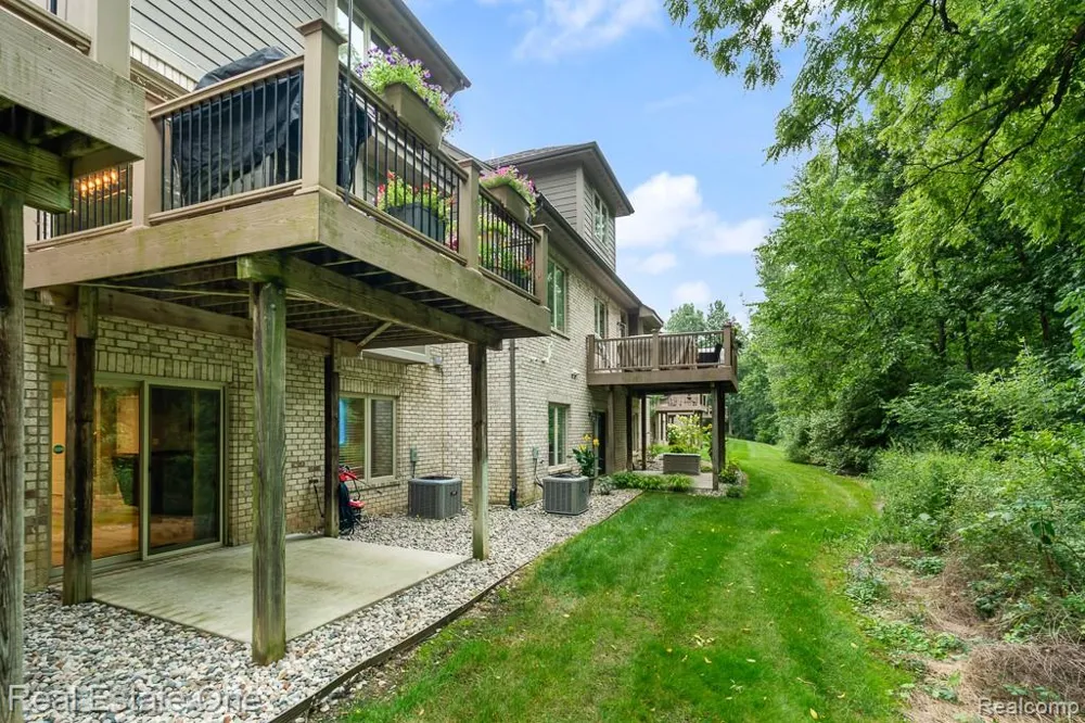 4176 Oak Arbor Court Rochester City, MI 48306