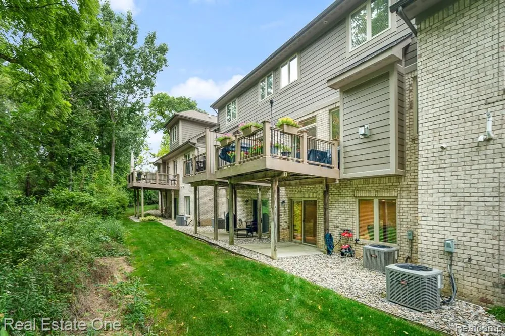 4176 Oak Arbor Court Rochester City, MI 48306