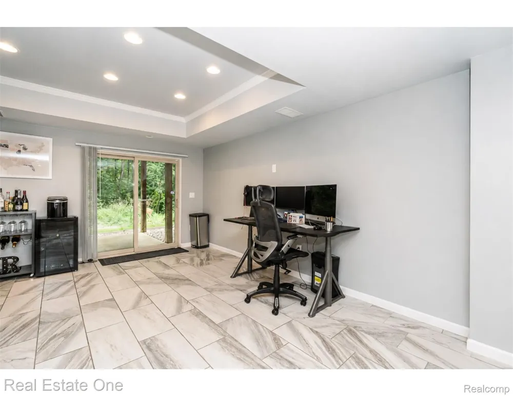 4176 Oak Arbor Court Rochester City, MI 48306