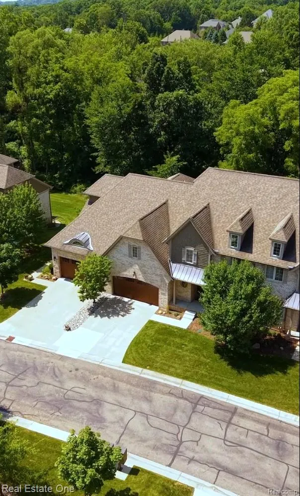 4176 Oak Arbor Court Rochester City, MI 48306