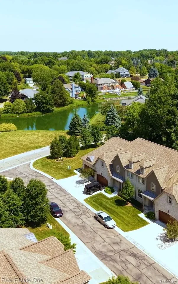 4176 Oak Arbor Court Rochester City, MI 48306