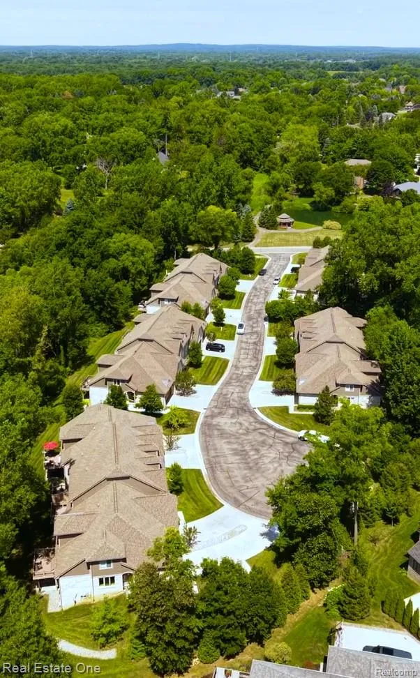 4176 Oak Arbor Court Rochester City, MI 48306