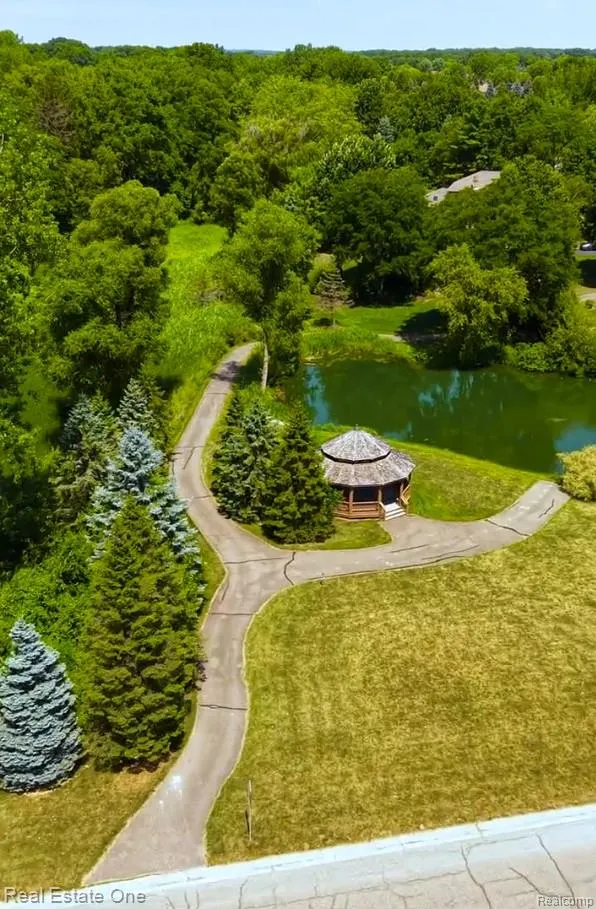 4176 Oak Arbor Court Rochester City, MI 48306