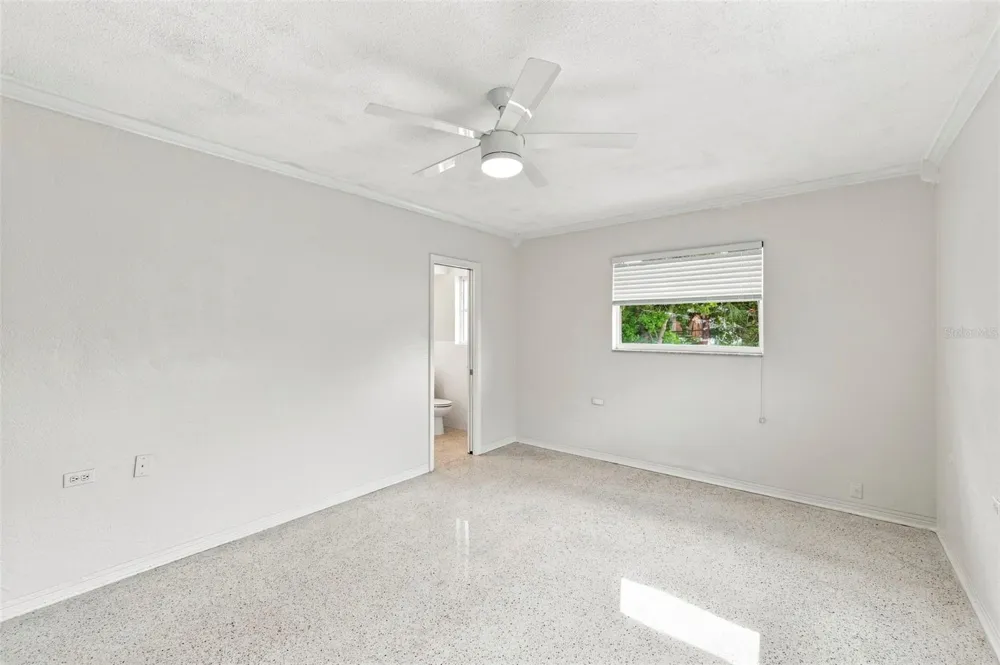 1342 SNELL ISLE BOULEVARD NE #4 St Petersburg, FL 33704