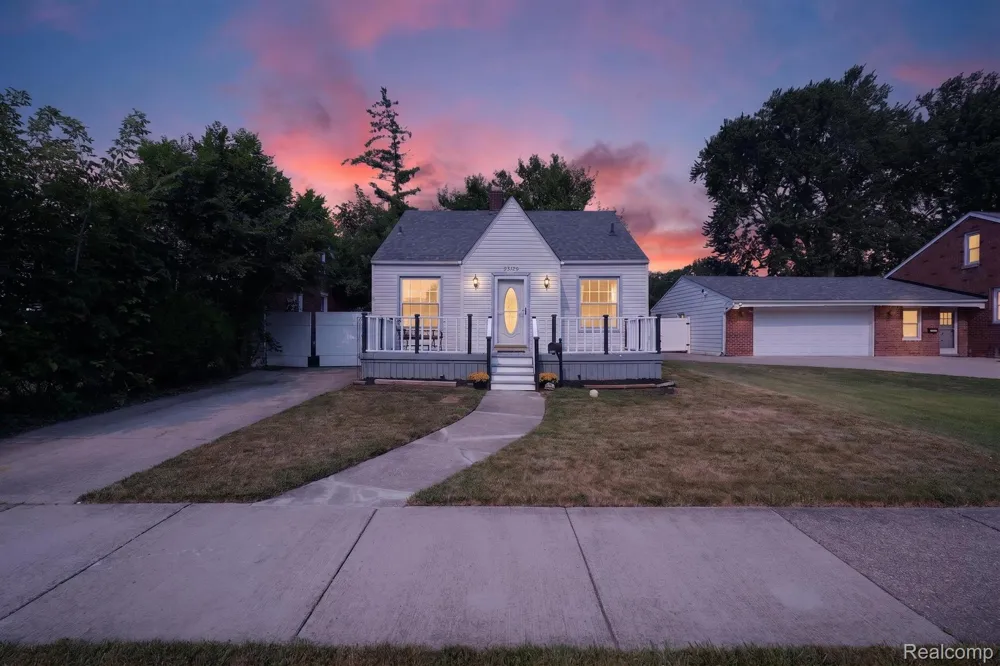 23129 Oakwood Avenue Eastpointe City, MI 48021
