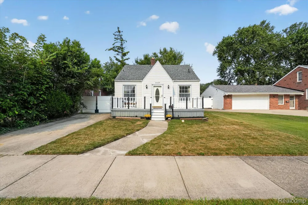 23129 Oakwood Avenue Eastpointe City, MI 48021