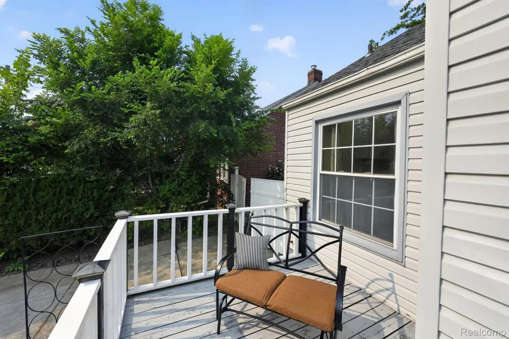 23129 Oakwood Avenue Eastpointe City, MI 48021