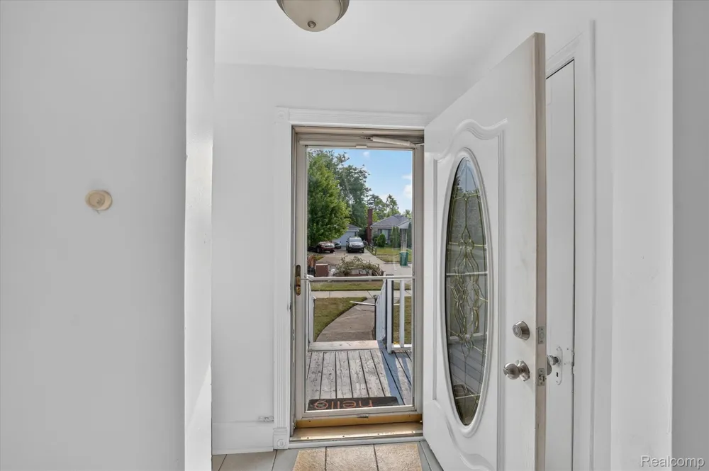 23129 Oakwood Avenue Eastpointe City, MI 48021