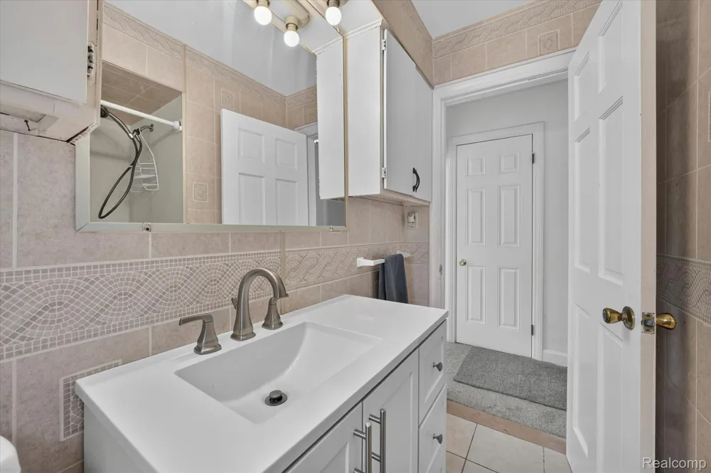 23129 Oakwood Avenue Eastpointe City, MI 48021
