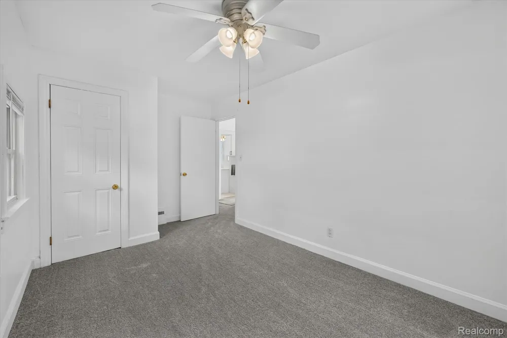 23129 Oakwood Avenue Eastpointe City, MI 48021