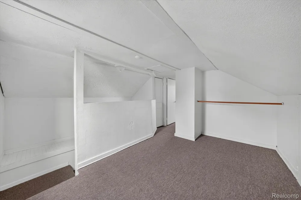 23129 Oakwood Avenue Eastpointe City, MI 48021