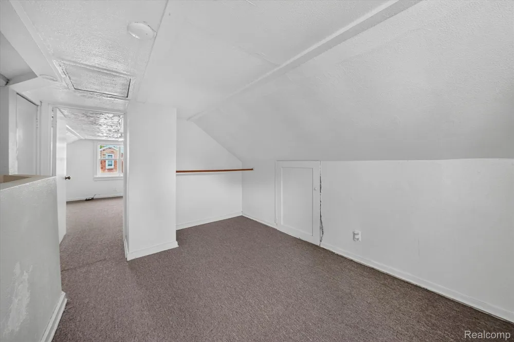 23129 Oakwood Avenue Eastpointe City, MI 48021