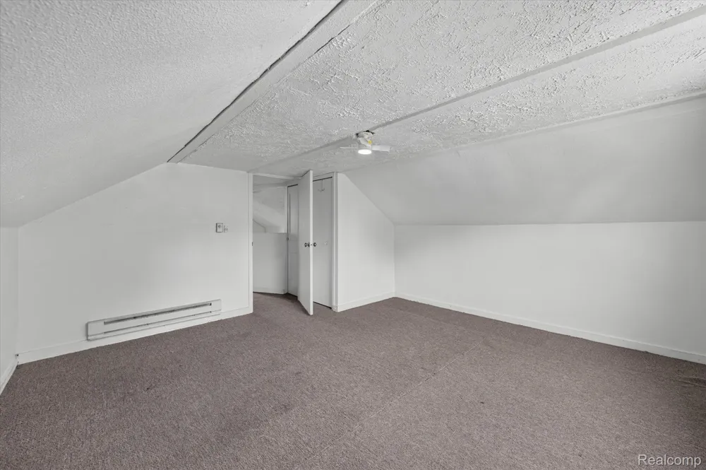 23129 Oakwood Avenue Eastpointe City, MI 48021