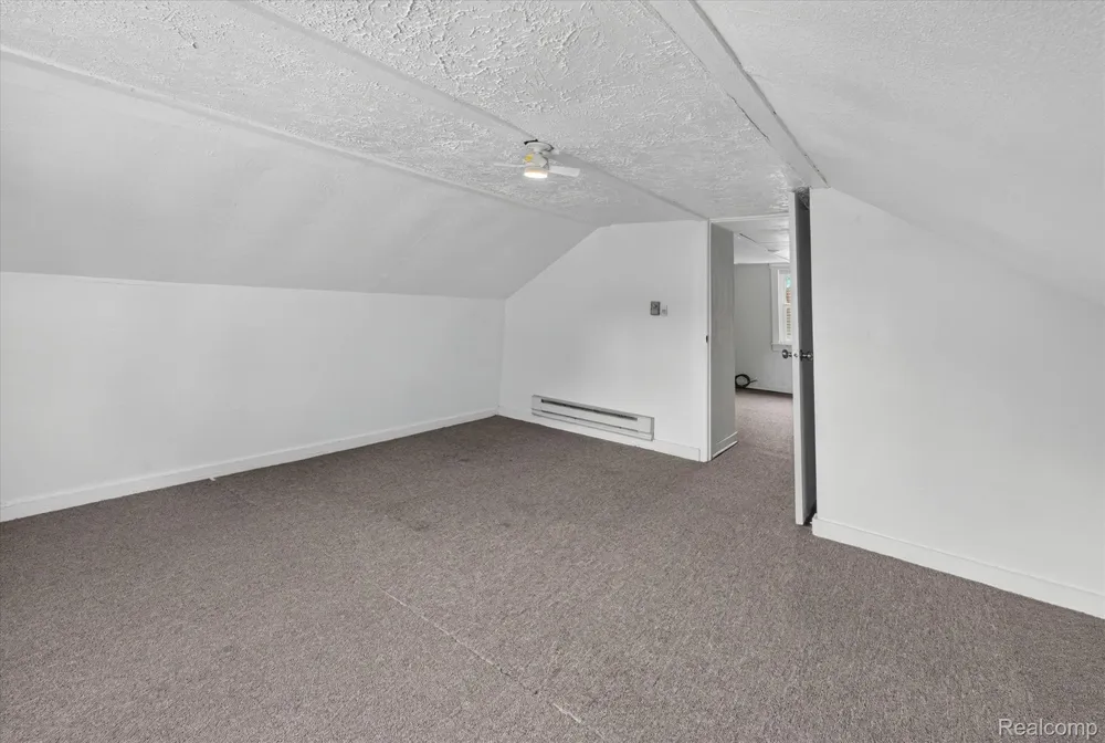 23129 Oakwood Avenue Eastpointe City, MI 48021