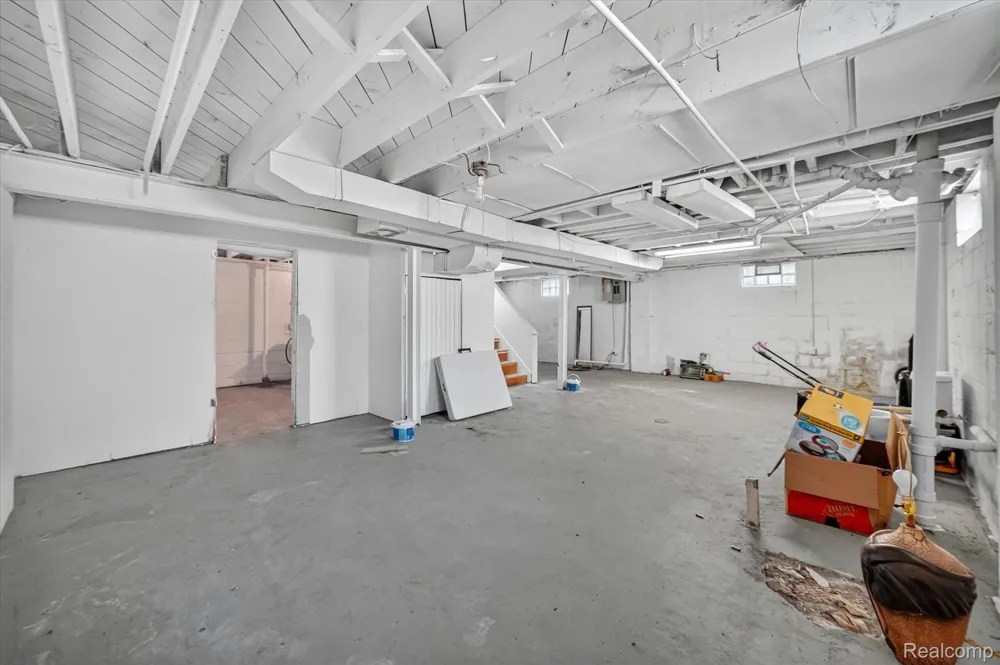 23129 Oakwood Avenue Eastpointe City, MI 48021