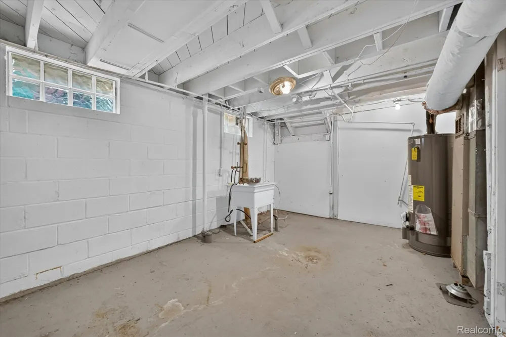 23129 Oakwood Avenue Eastpointe City, MI 48021