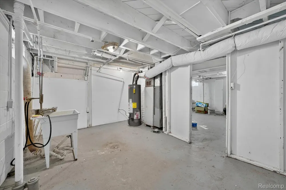 23129 Oakwood Avenue Eastpointe City, MI 48021
