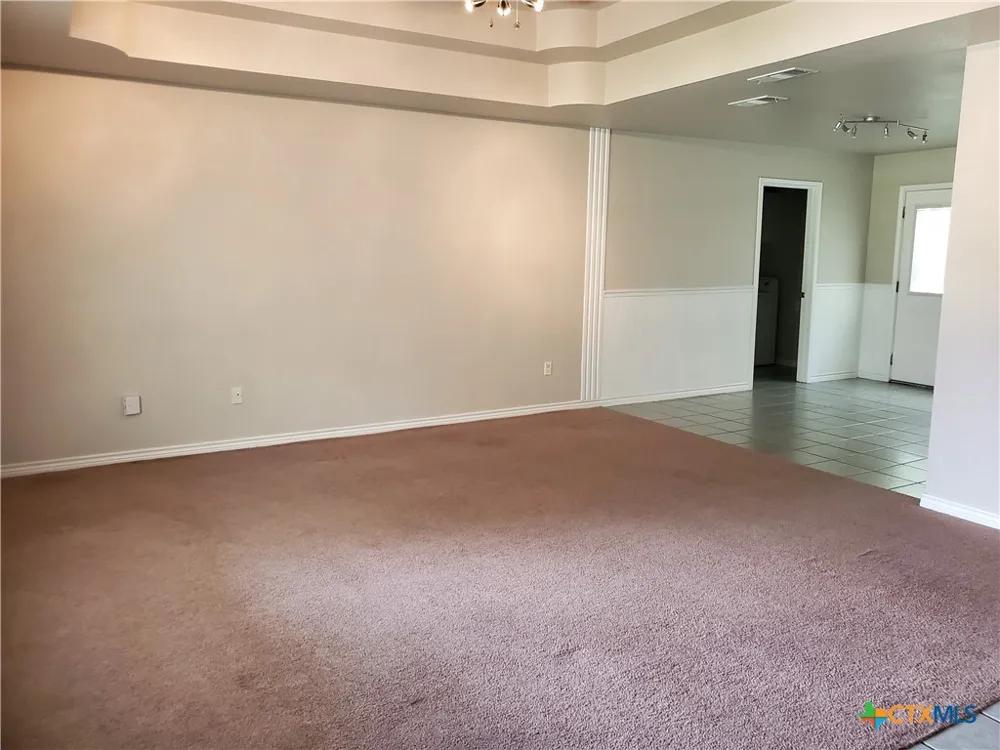 136 Royal Crest Circle Seguin, TX 78155