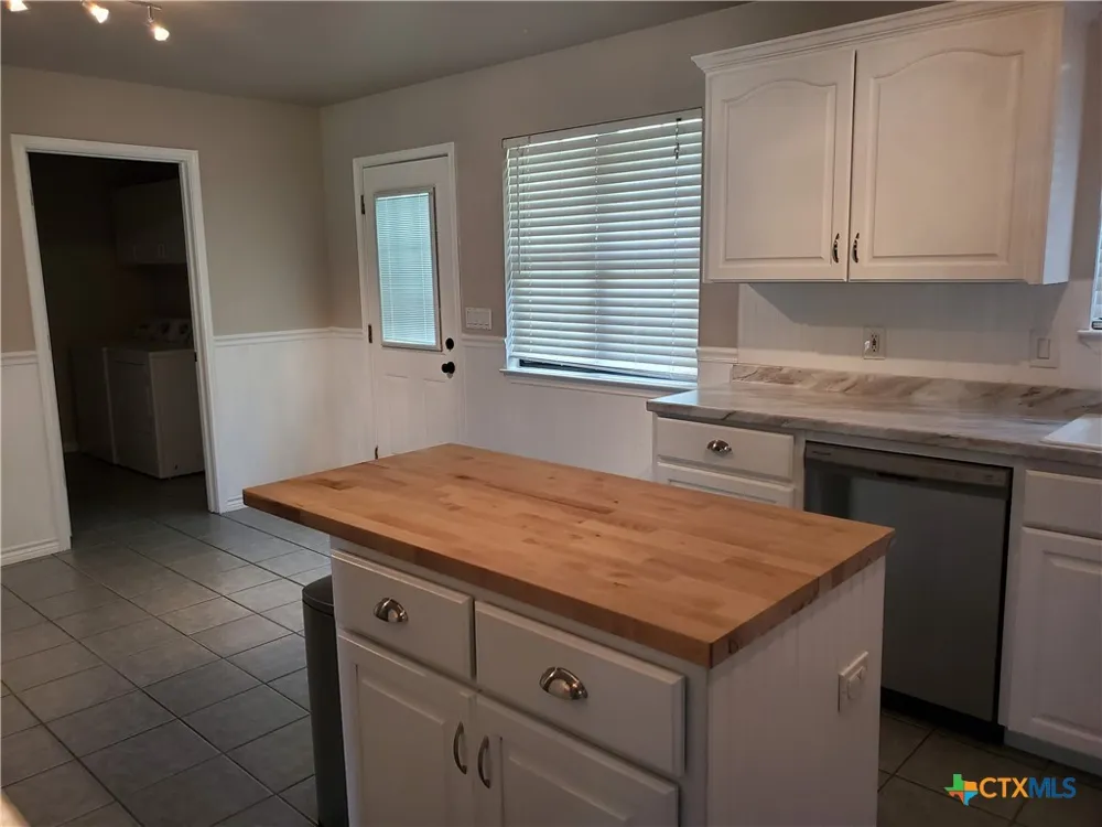 136 Royal Crest Circle Seguin, TX 78155