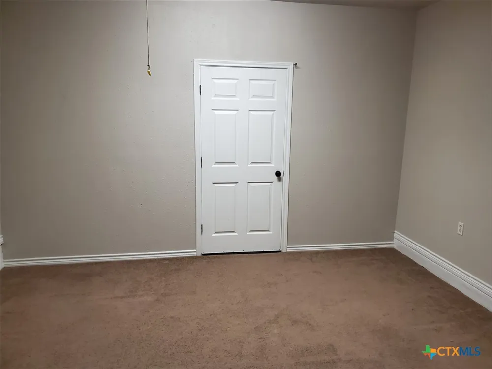 136 Royal Crest Circle Seguin, TX 78155