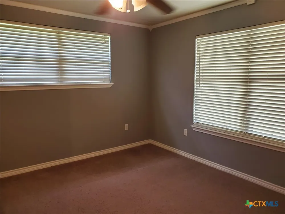136 Royal Crest Circle Seguin, TX 78155