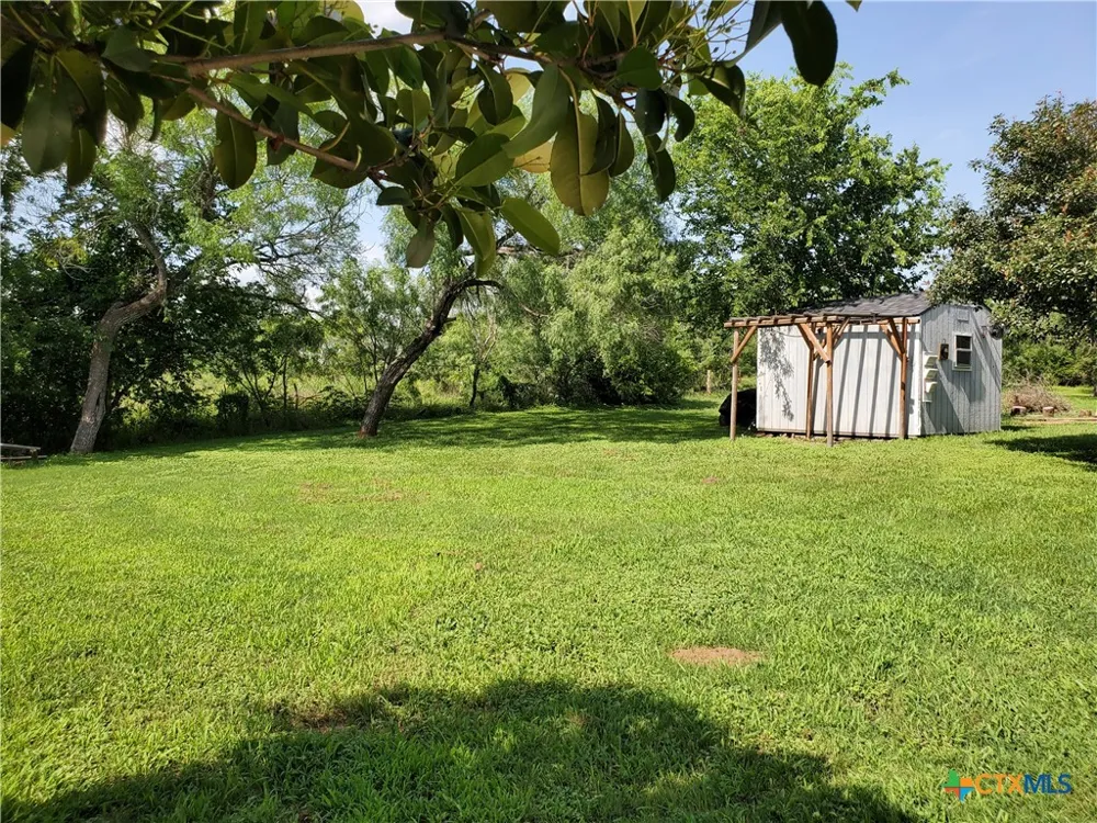 136 Royal Crest Circle Seguin, TX 78155