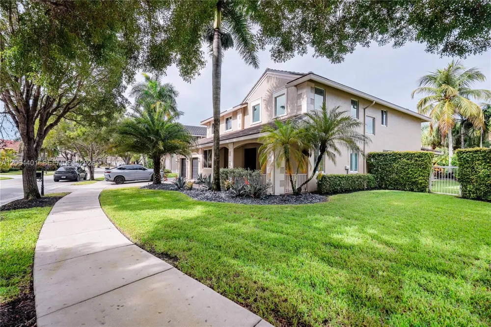 3917 Heron Ridge Ln Weston, FL 33331