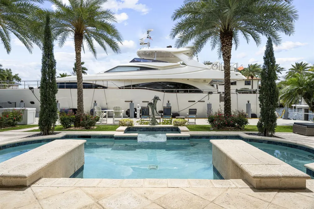 1780 SE 9th Street Fort Lauderdale, FL 33316