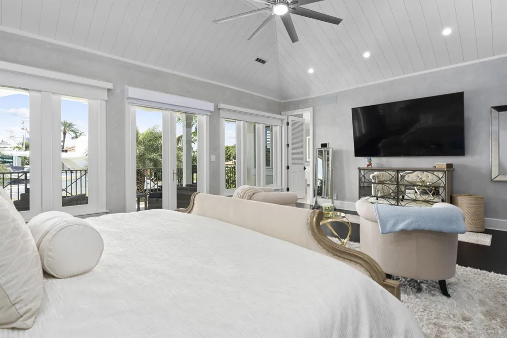 1780 SE 9th Street Fort Lauderdale, FL 33316