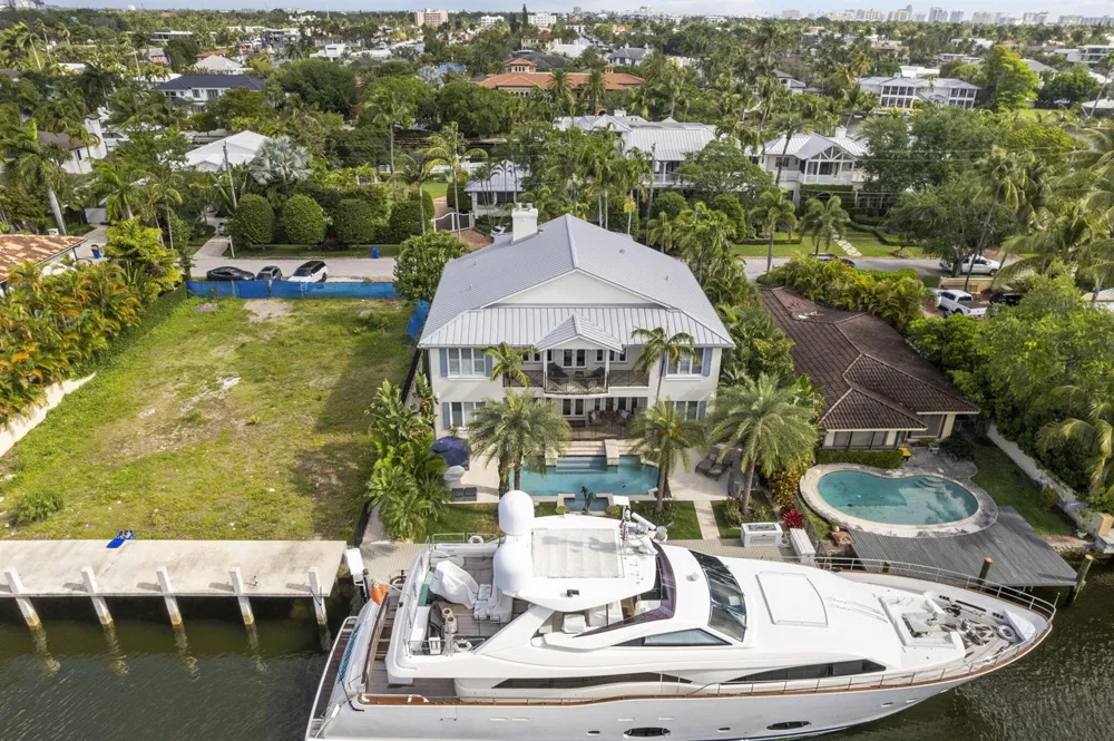 1780 SE 9th Street Fort Lauderdale, FL 33316