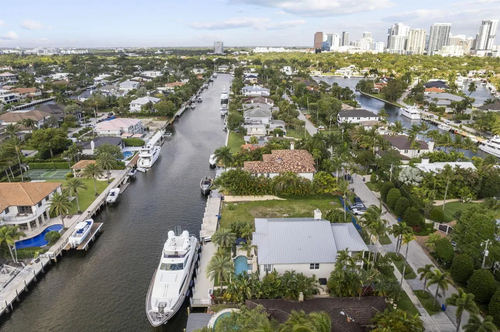 1780 SE 9th Street Fort Lauderdale, FL 33316
