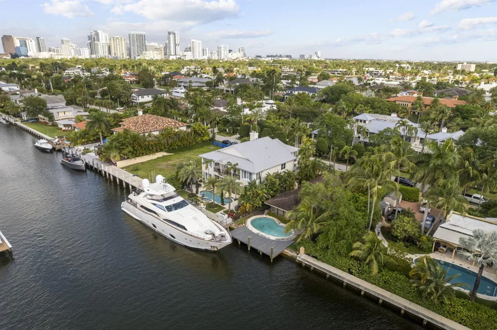 1780 SE 9th Street Fort Lauderdale, FL 33316
