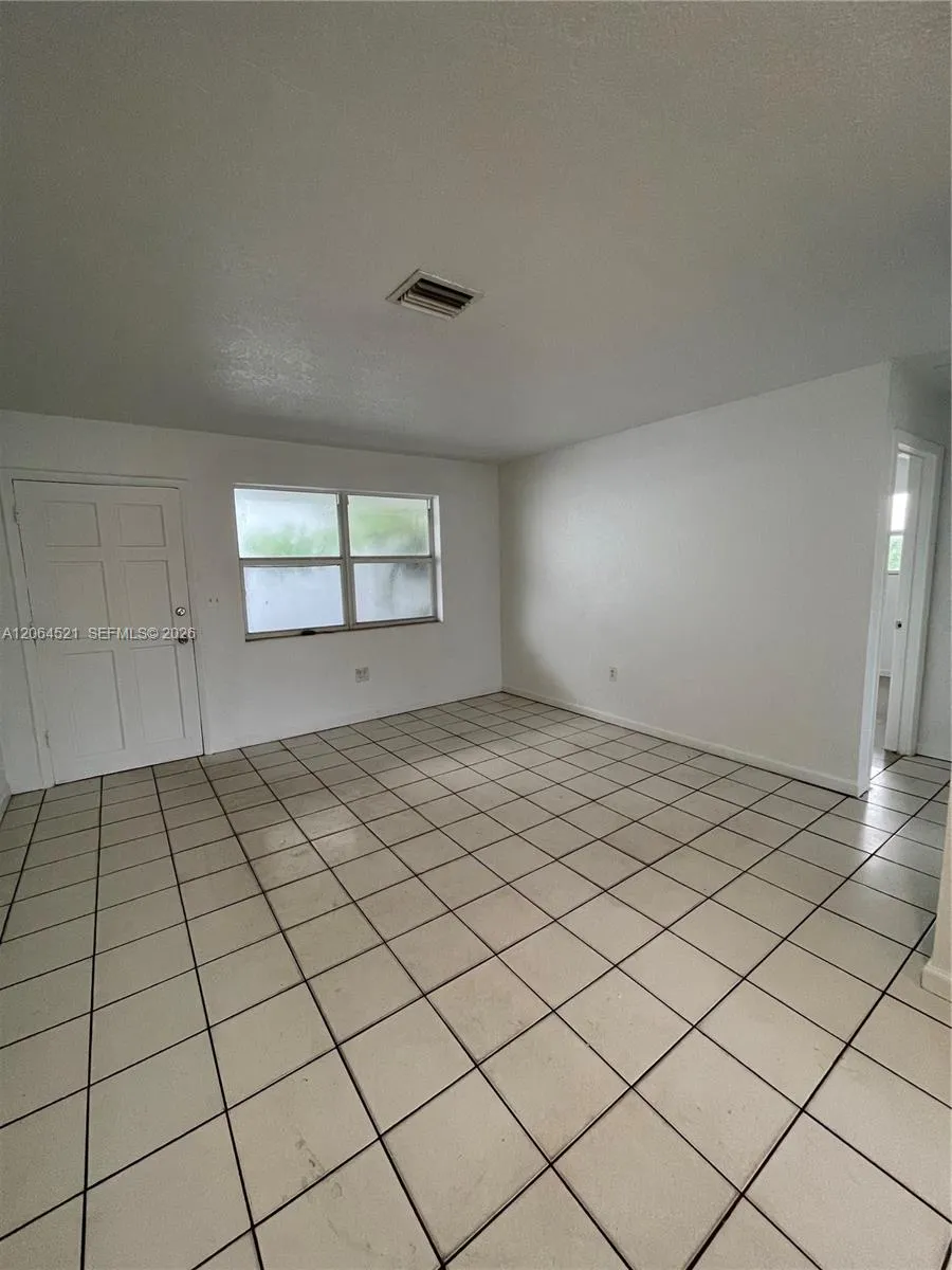 1243 NW 61st St #3 Miami, FL 33142
