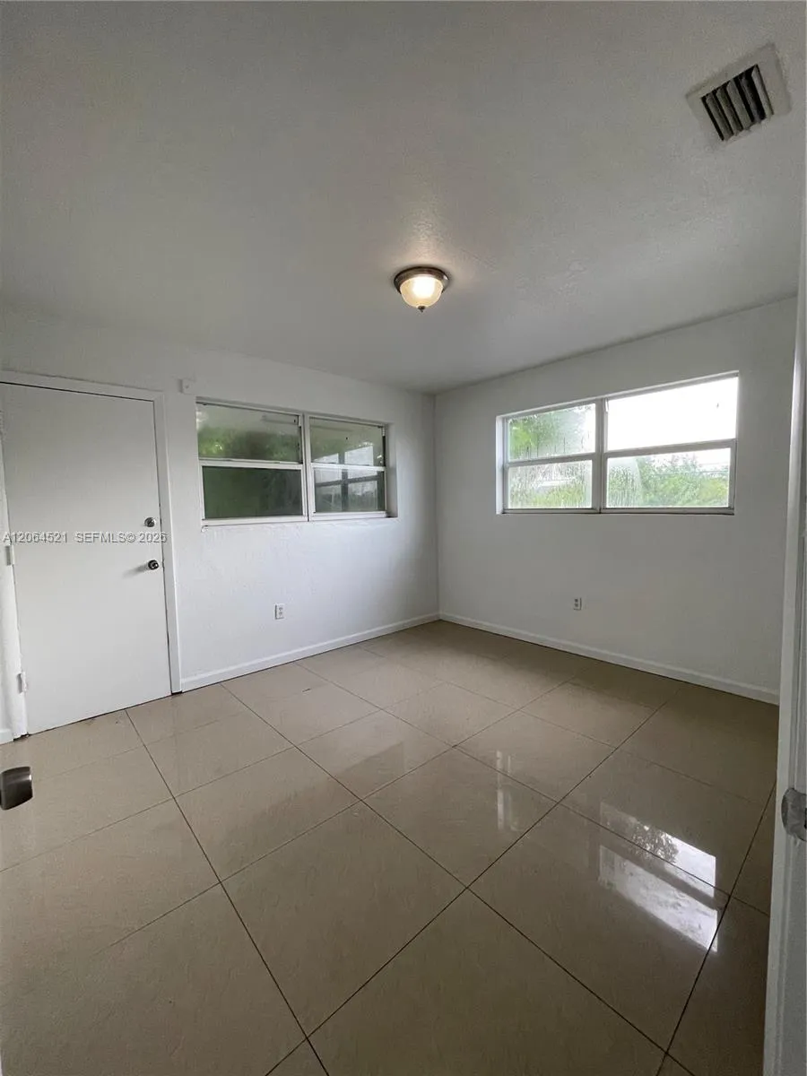 1243 NW 61st St #3 Miami, FL 33142