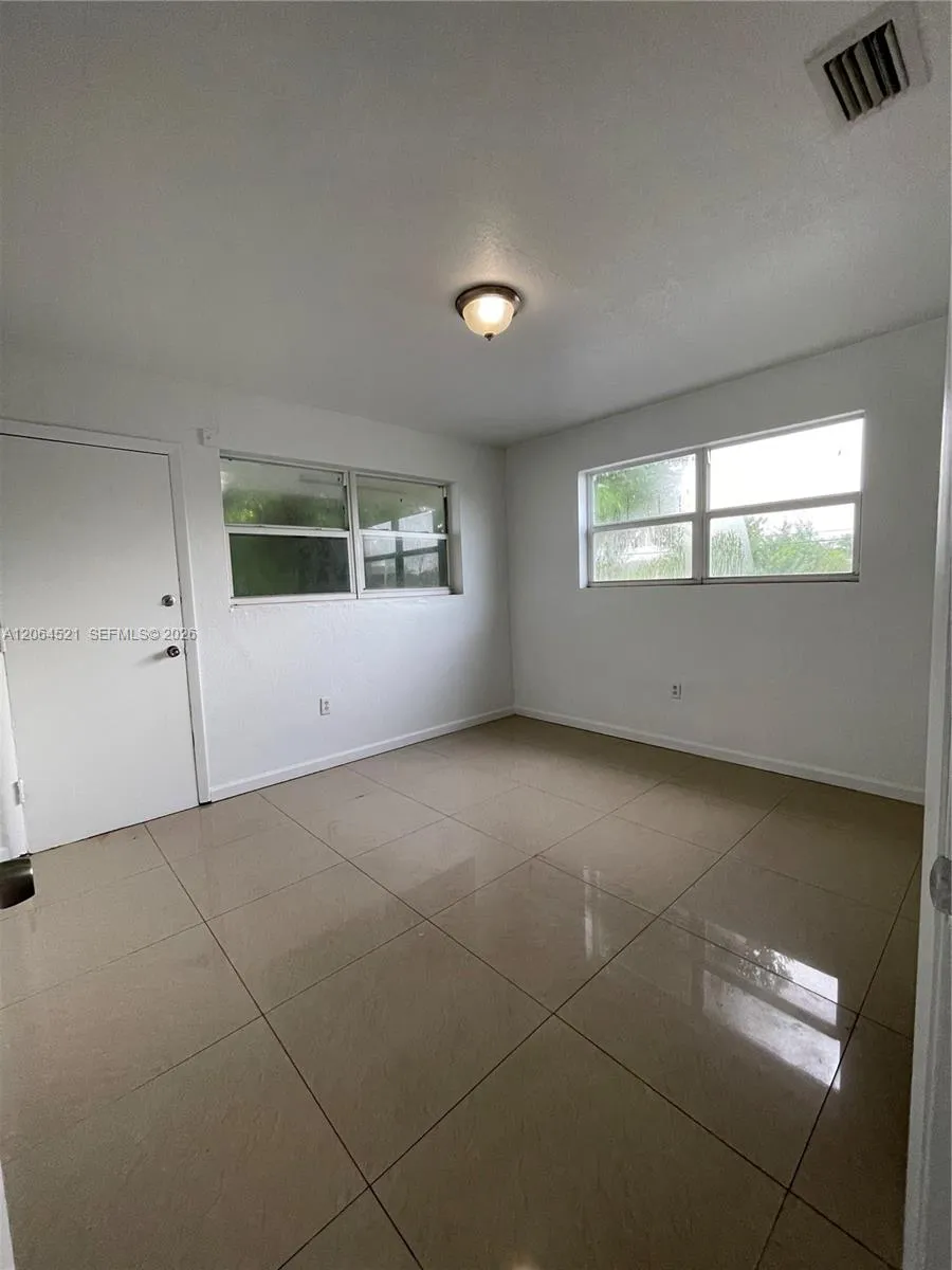 1243 NW 61st St #3 Miami, FL 33142