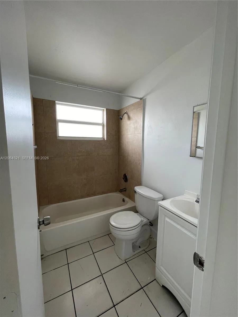 1243 NW 61st St #3 Miami, FL 33142