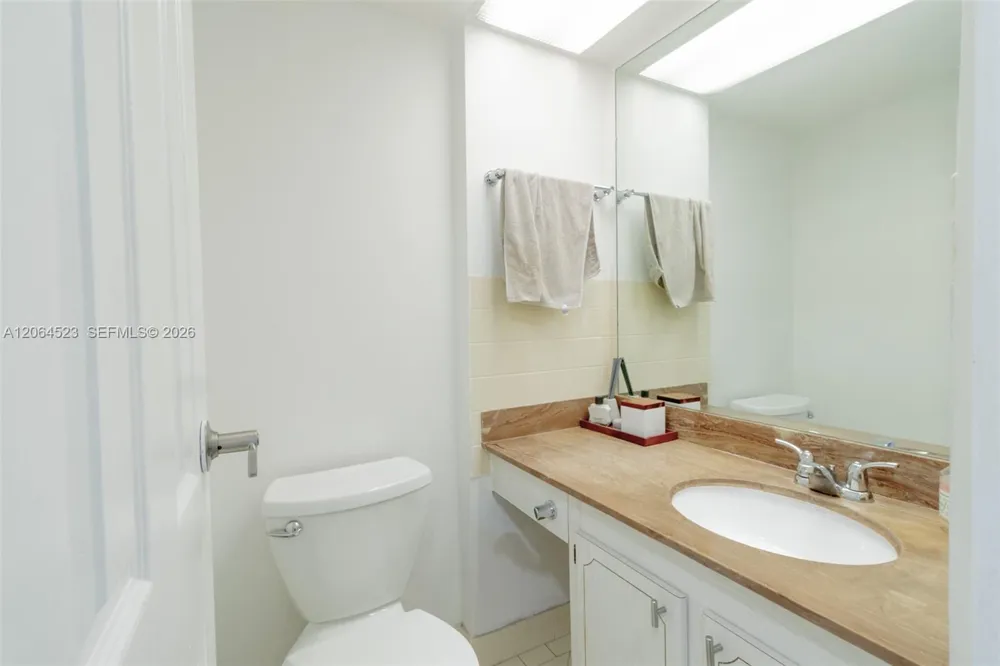 250 174th St #1201 Sunny Isles Beach, FL 33160