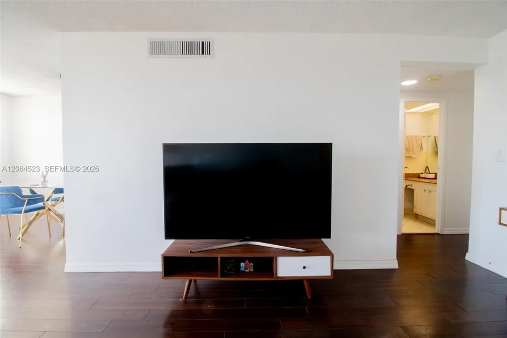 250 174th St #1201 Sunny Isles Beach, FL 33160