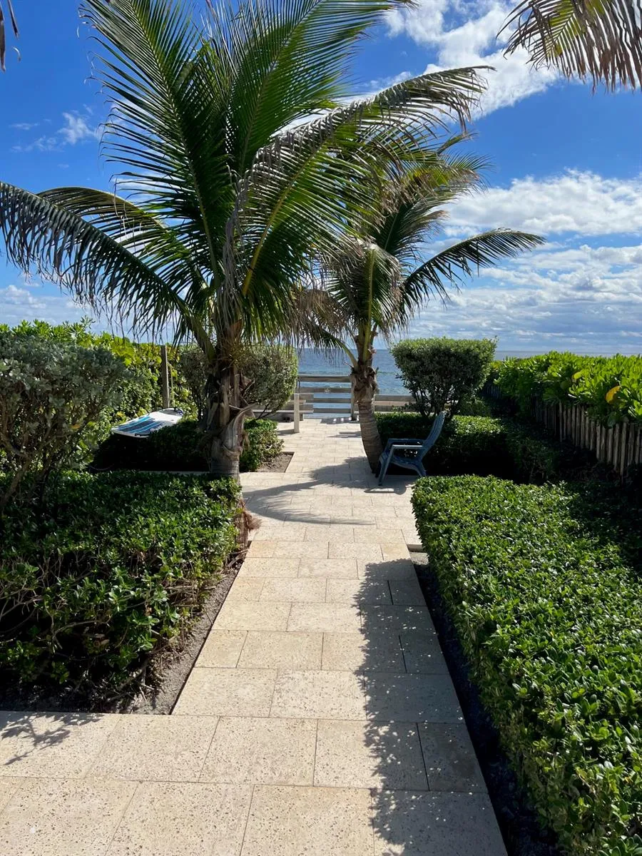 255 EL PUEBLO WAY Palm Beach, FL 33480