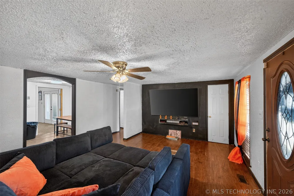 1402 E Hayes Street Okmulgee, OK 74447