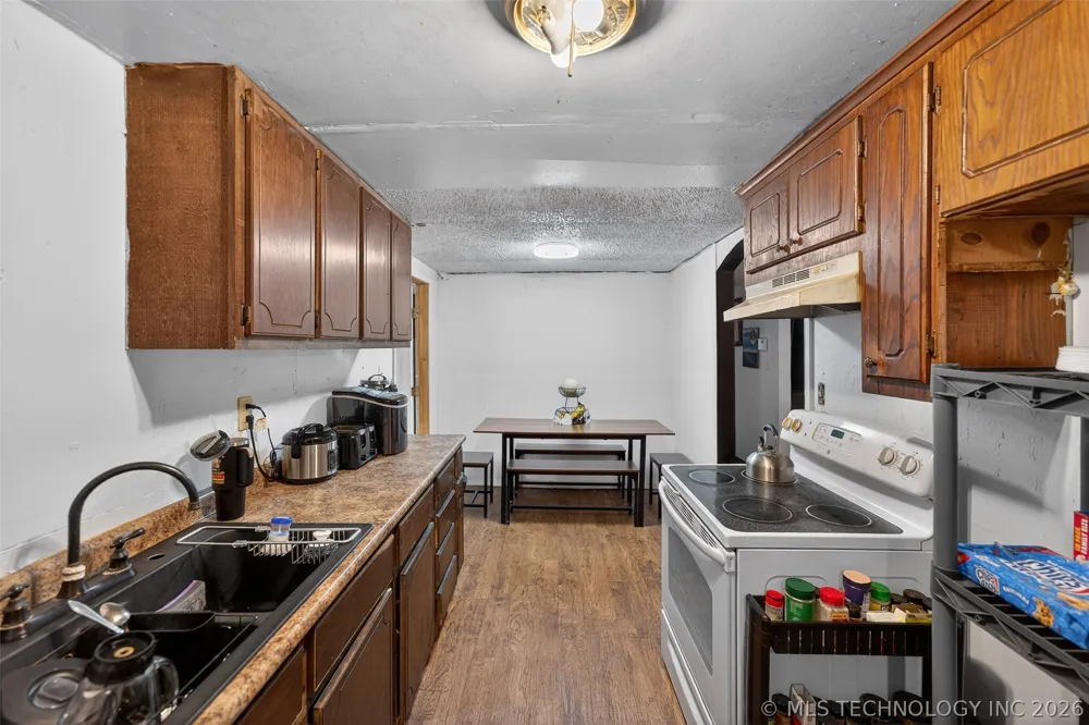 1402 E Hayes Street Okmulgee, OK 74447