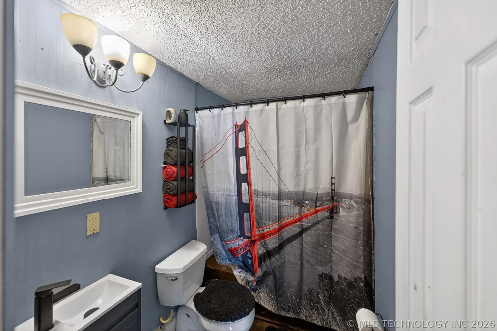 1402 E Hayes Street Okmulgee, OK 74447