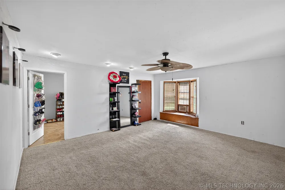1402 E Hayes Street Okmulgee, OK 74447