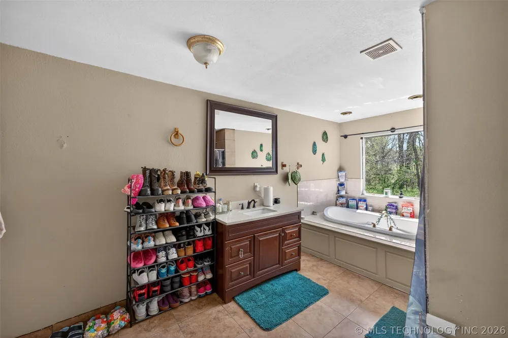 1402 E Hayes Street Okmulgee, OK 74447