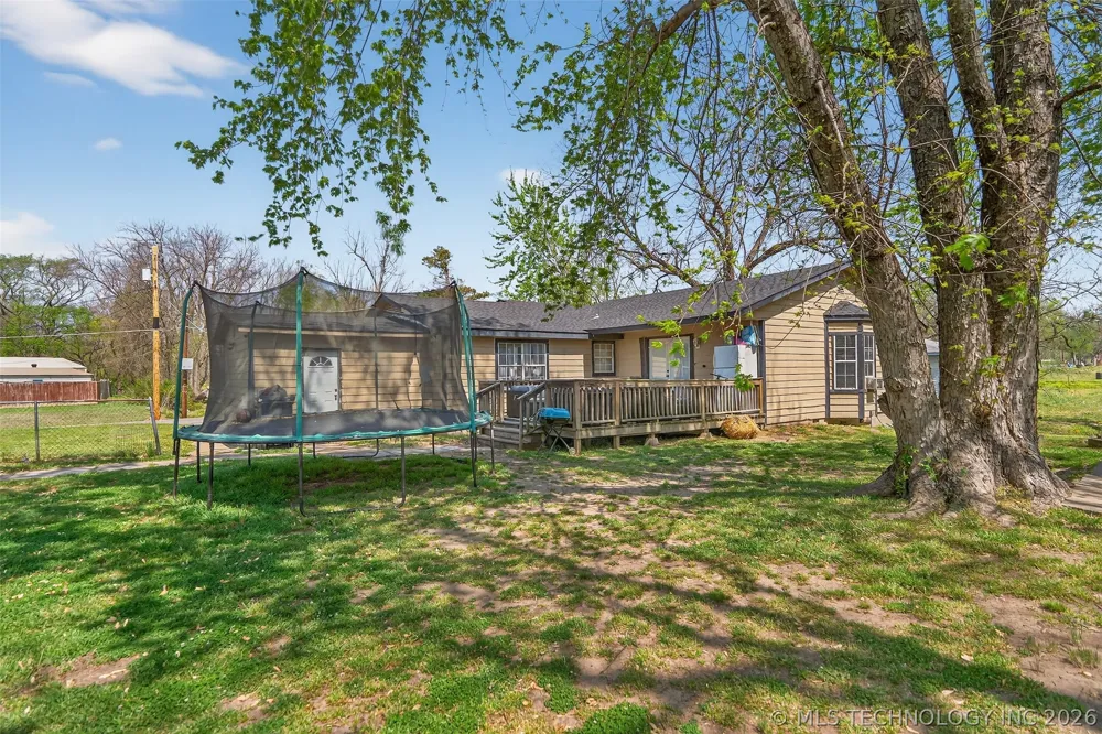 1402 E Hayes Street Okmulgee, OK 74447
